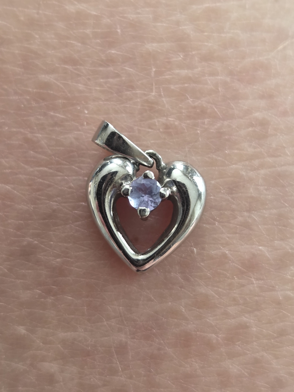 14k White Gold Heart Pendant With Amethyst